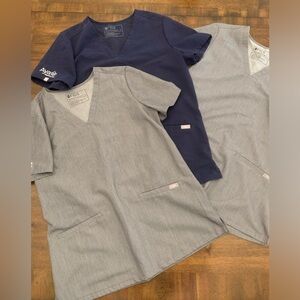 FIGS Scrub TopWomen’s Small Technical Collection‎ Aya Healthcare Logo Bundle